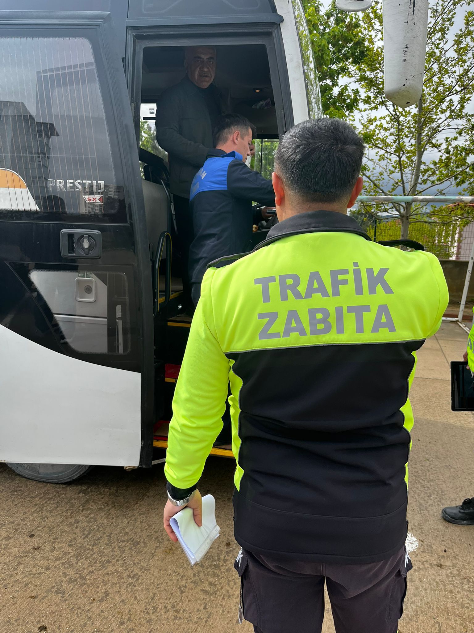 trafik-zabita-ekiplerimiz-okul-servislerindeki-denetimleri-surduruyor