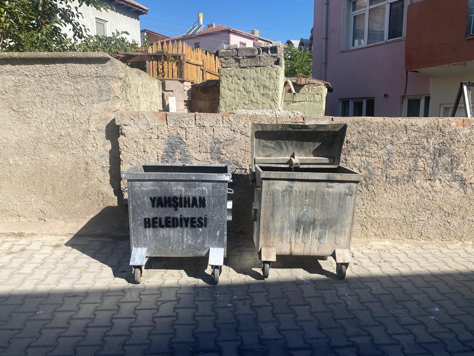 yenilenen-cop-konteynerlerimiz-yerlerini-almaya-devam-ediyor