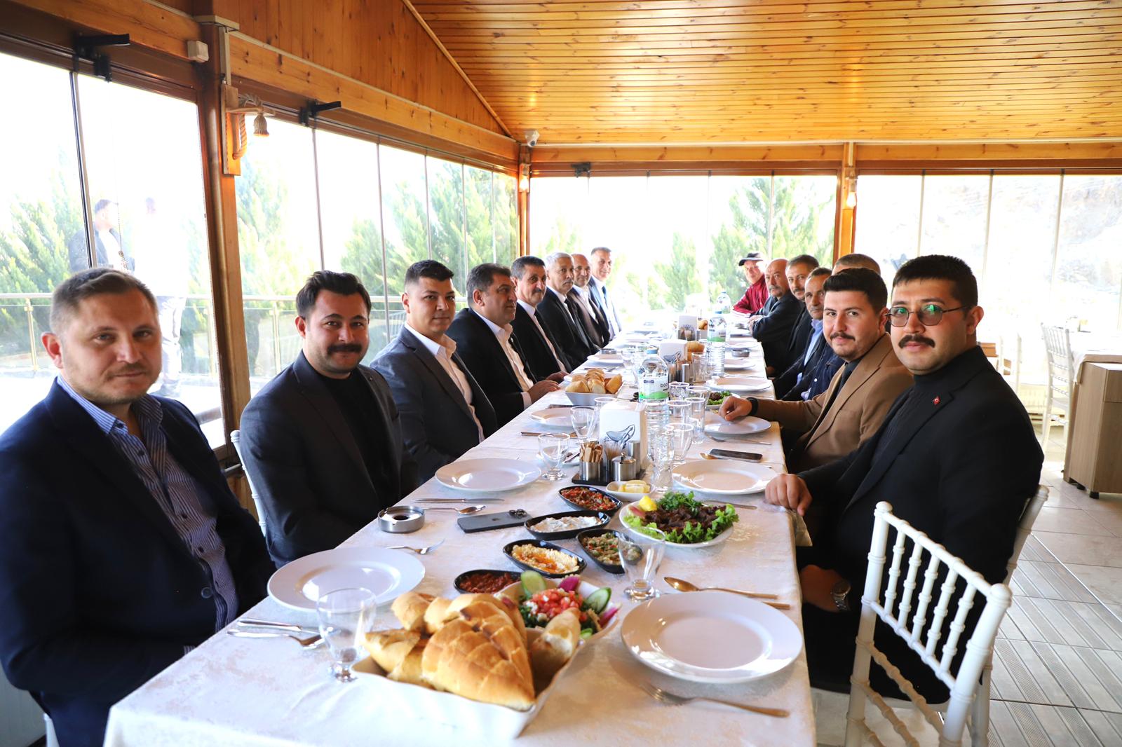 emekli-olan-personellerimize-veda-yemegi-duzenledik