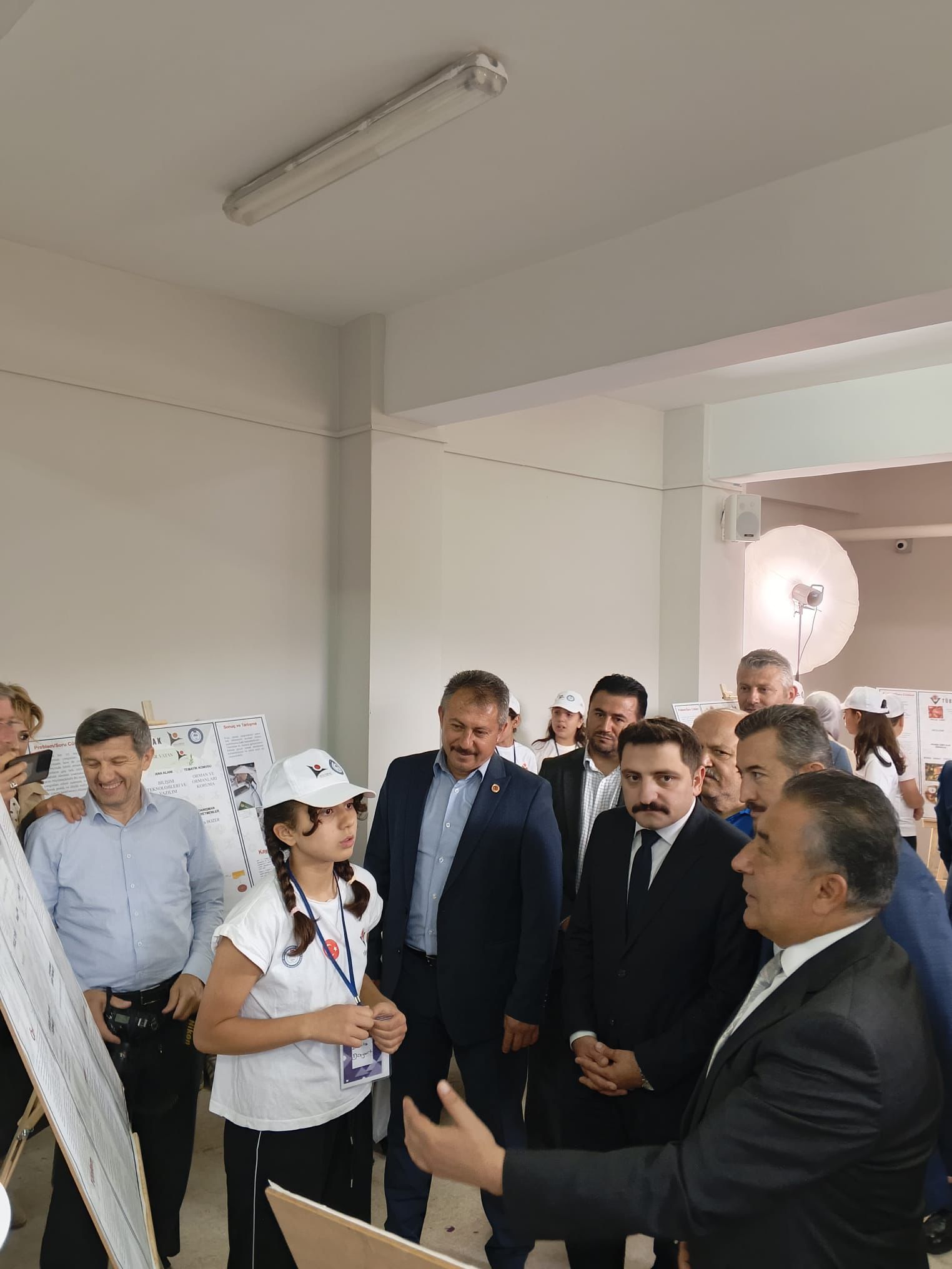 TÜBİTAK BİLİM FUARI KAPSAMINDA ŞEHİT JANDARMA ER OSMAN ÖDEN ORTAOKULU’NDA DÜZENLENEN PROGRAMA KATILIM SAĞLADIK