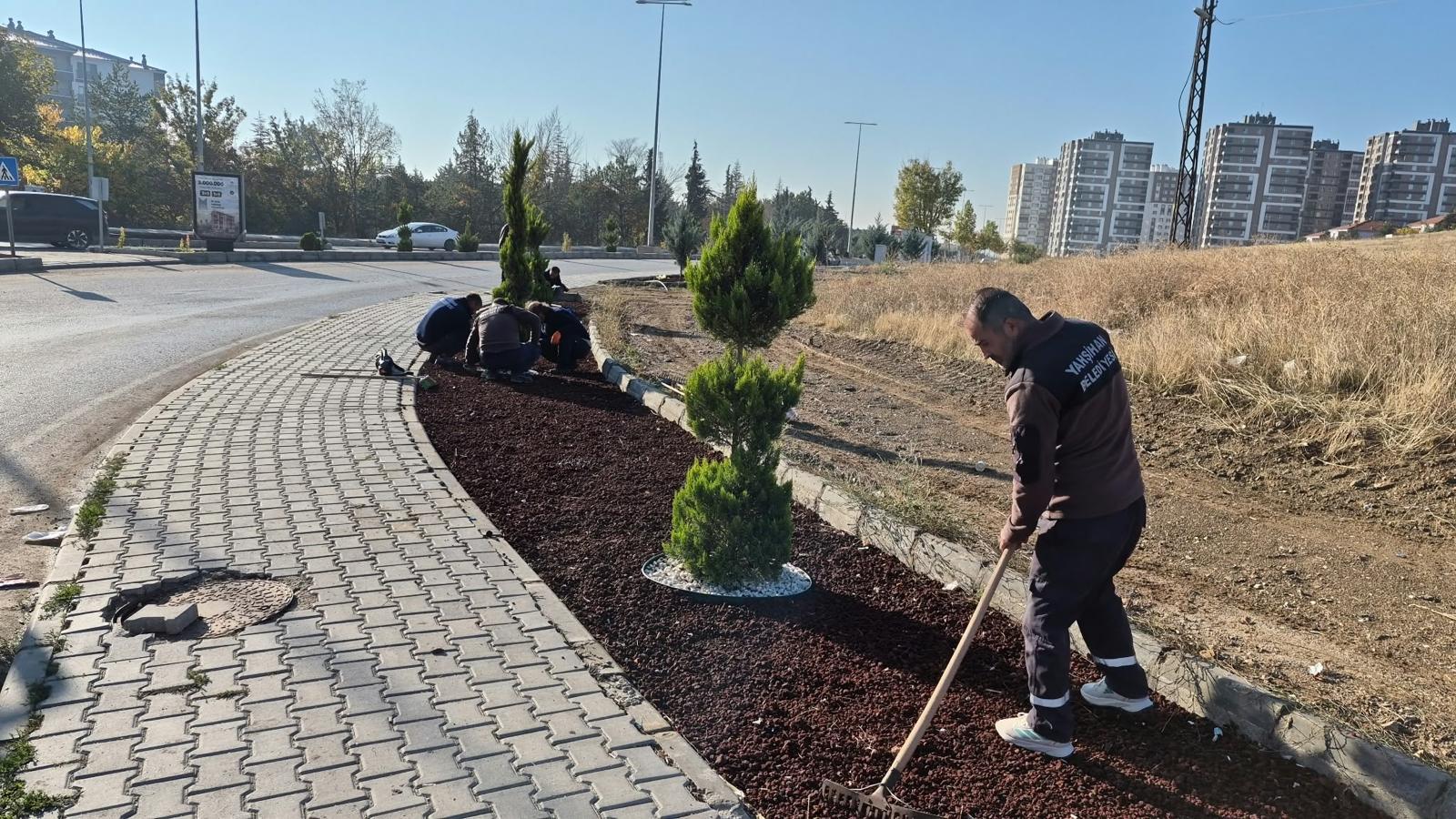 YEŞİL ALANLARIMIZDA BAKIM VE PEYZAJ ÇALIŞMALARI DEVAM EDİYOR 