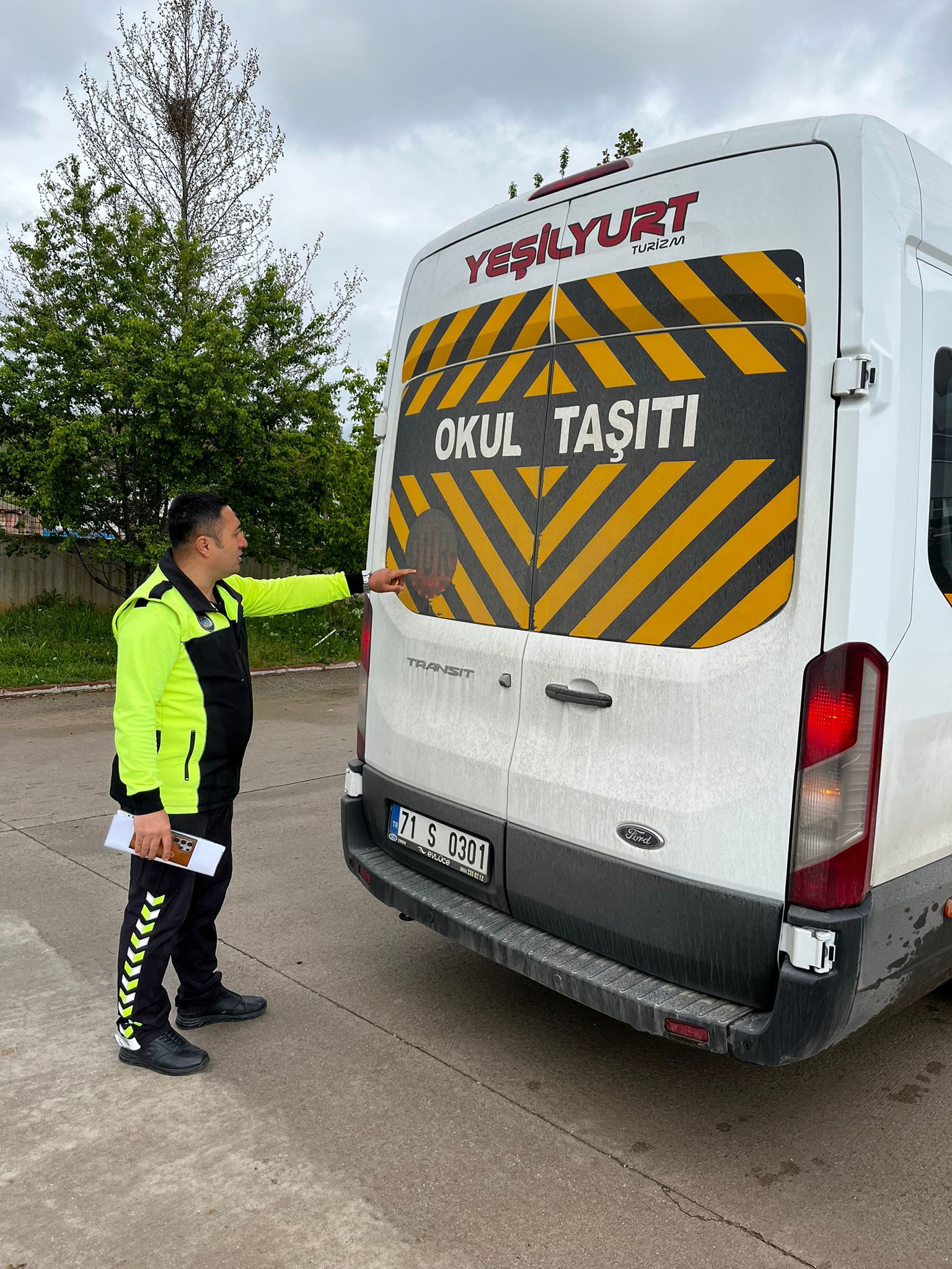 TRAFİK ZABITA EKİPLERİMİZ OKUL SERVİSLERİNDEKİ DENETİMLERİ SÜRDÜRÜYOR