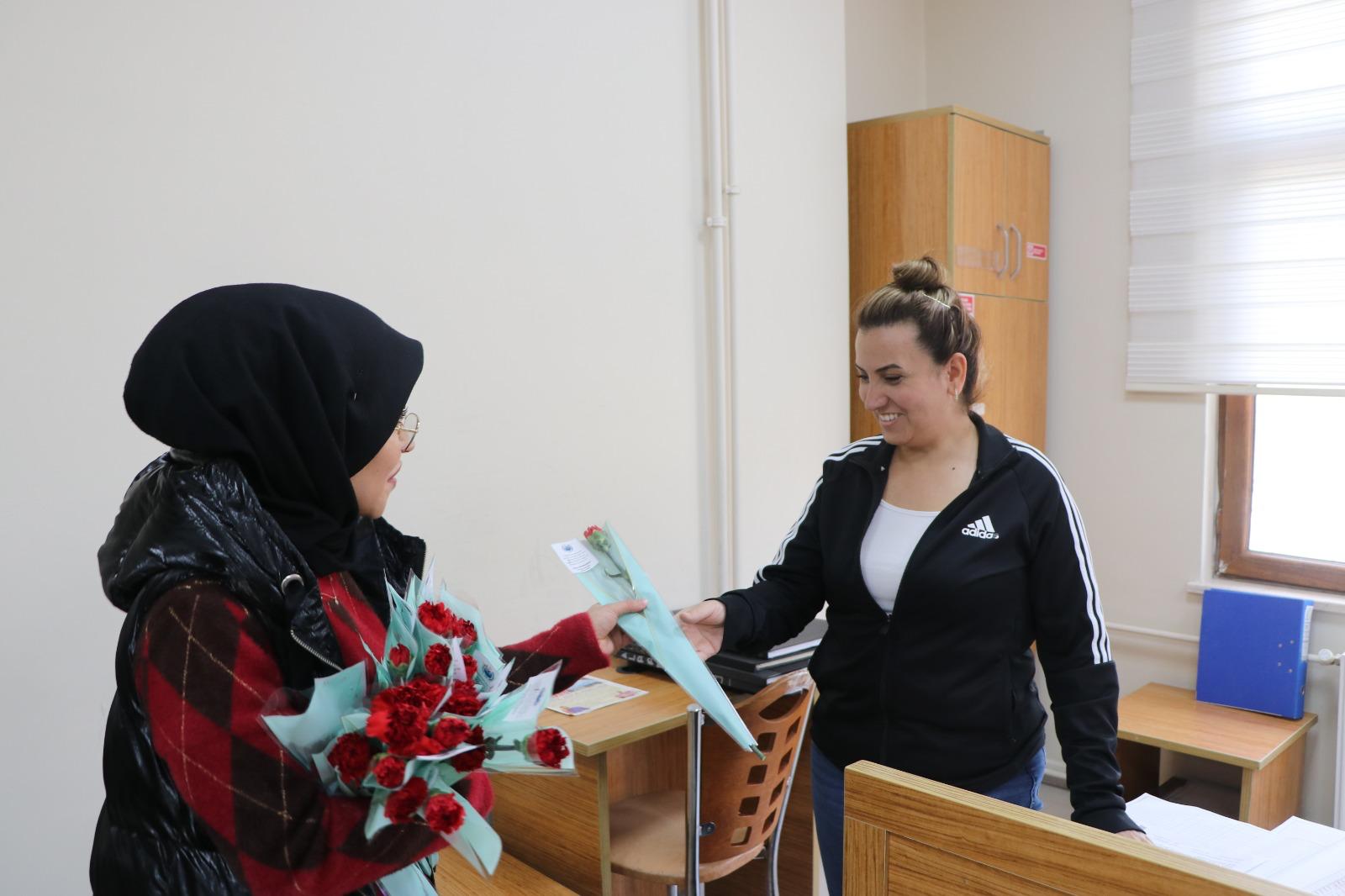 8 MART DÜNYA KADINLAR GÜNÜ KUTLU OLSUN